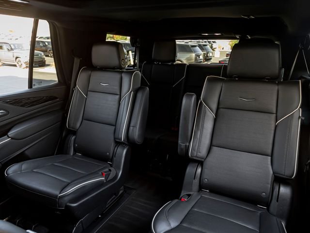 Used 2022 Crystal White Tricoat Cadillac Sport image 27