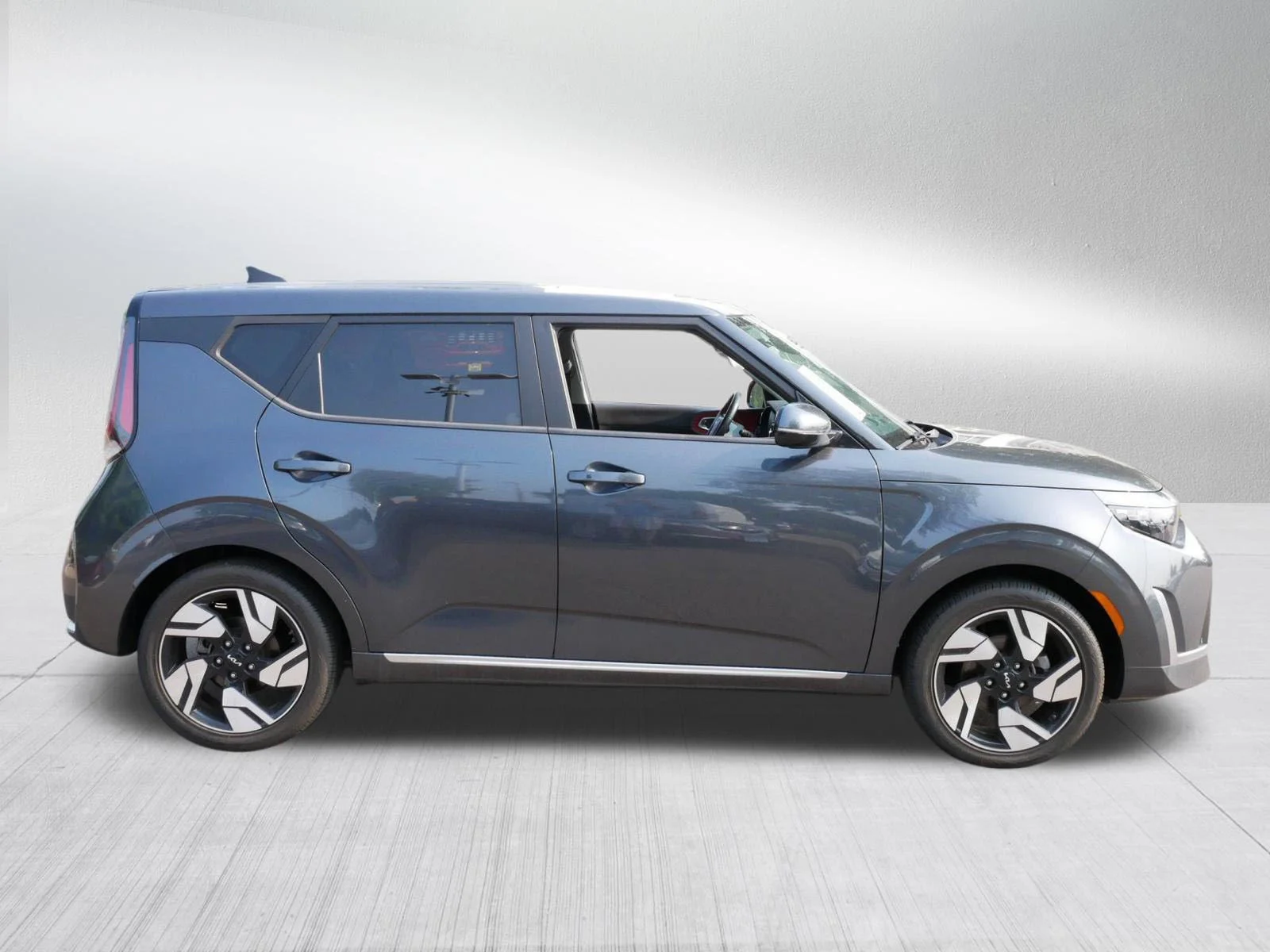 Used 2023 Gravity Gray Kia GT-Line image 8