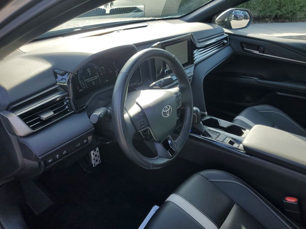 Used 2025  Toyota SE image 12