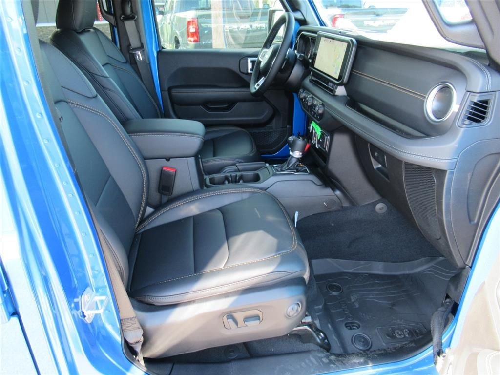 New 2026 Hydro Blue Pearl-Coat Exterior Paint Jeep Sahara image 10