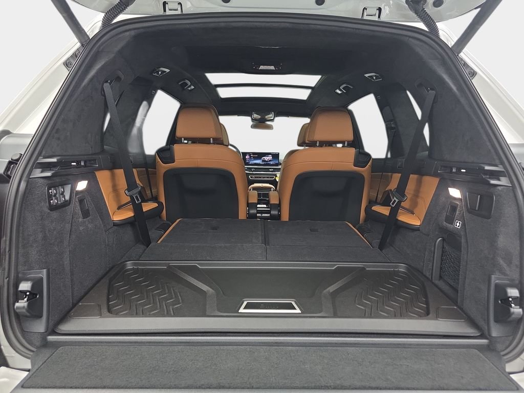New 2027 Mineral White Metallic BMW xDrive40i image 13