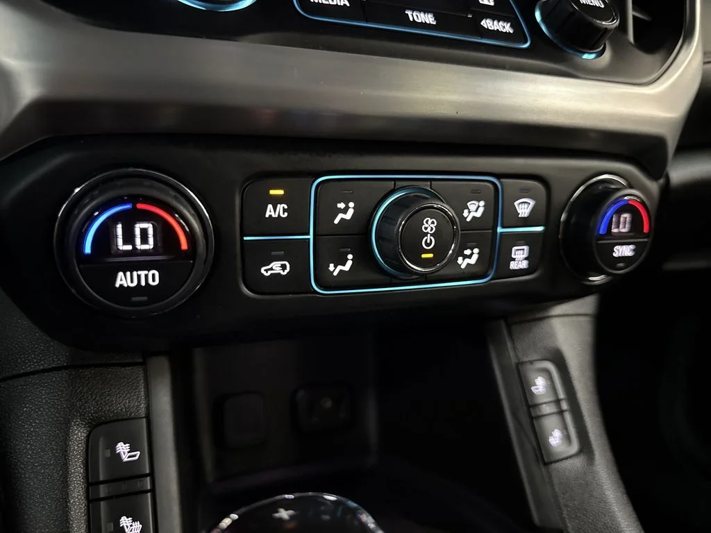 Used 2019 Ebony Twilight Metallic GMC SLE-2 image 27