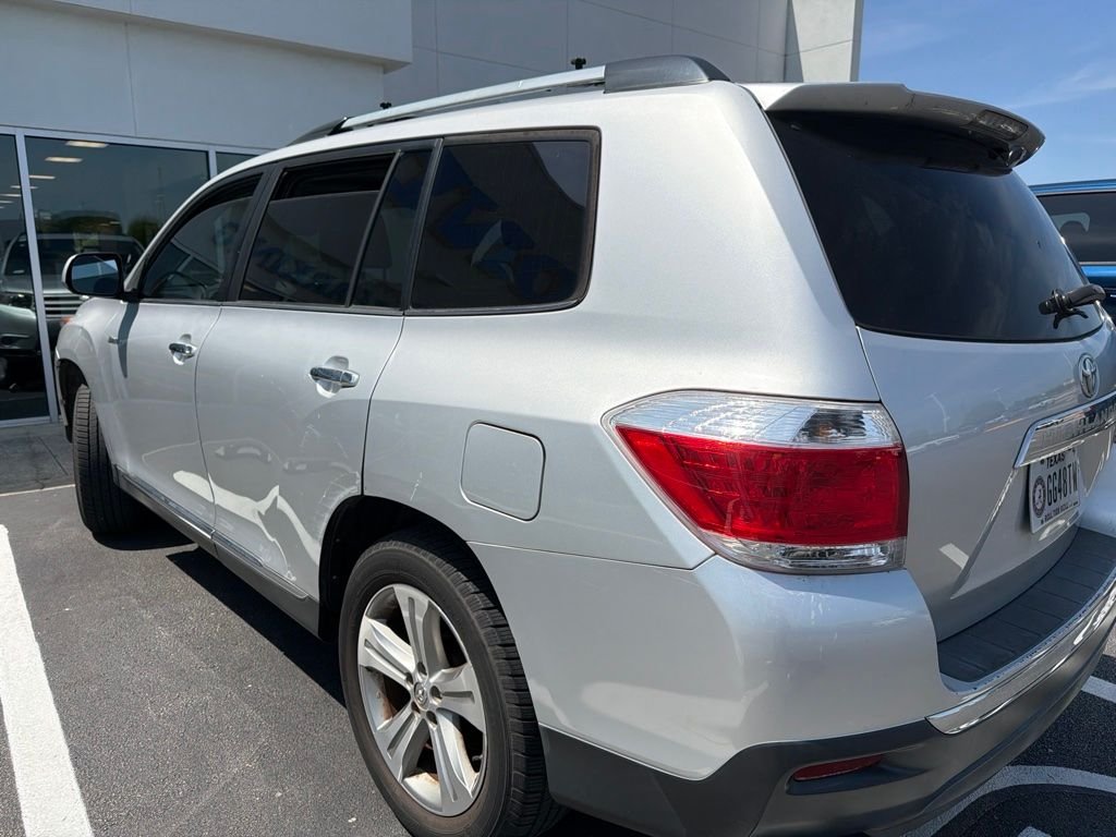 Used 2013 Classic Silver Metallic Toyota Limited image 6