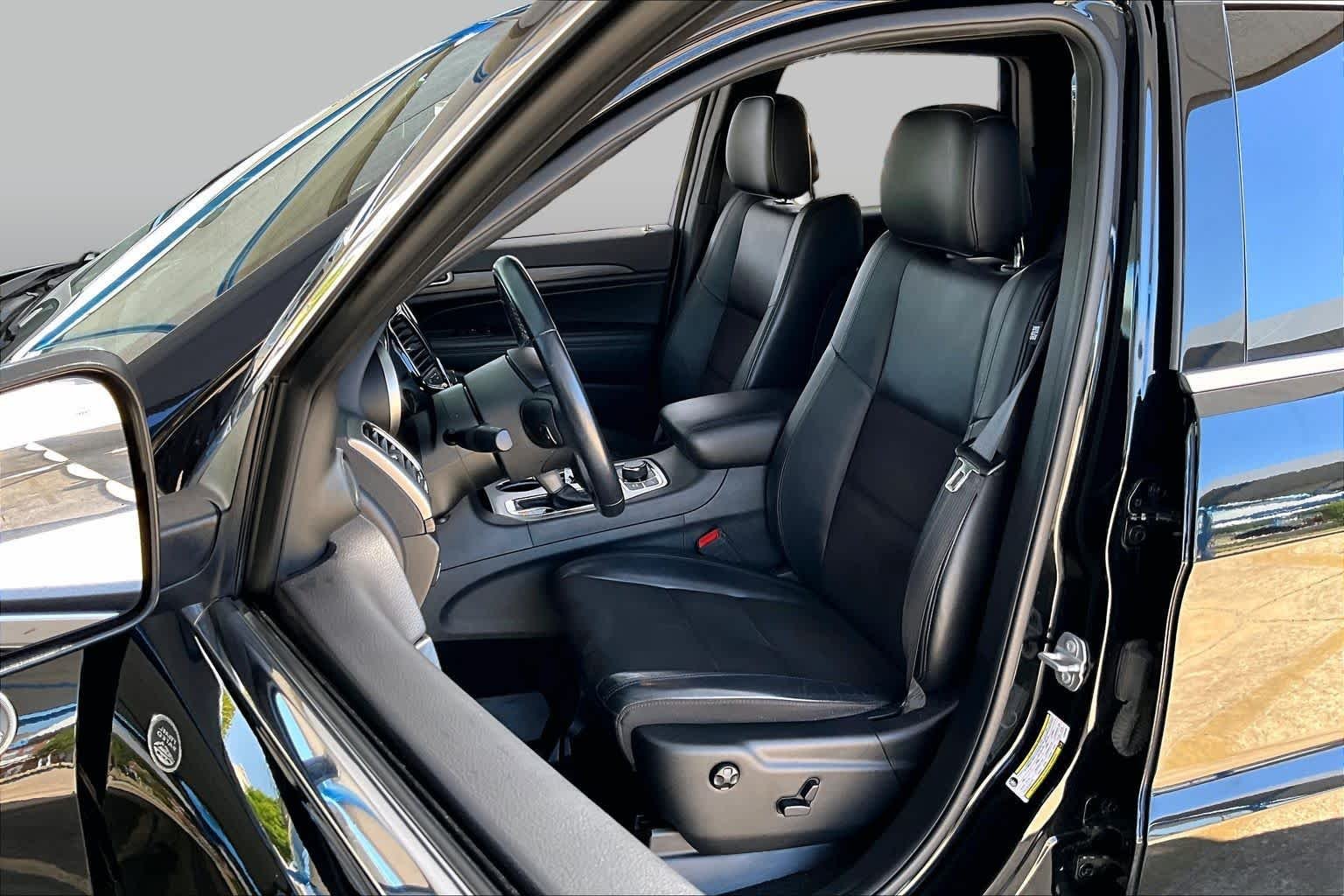 Used 2020 Diamond Black Crystal Pearlcoat Jeep North image 8