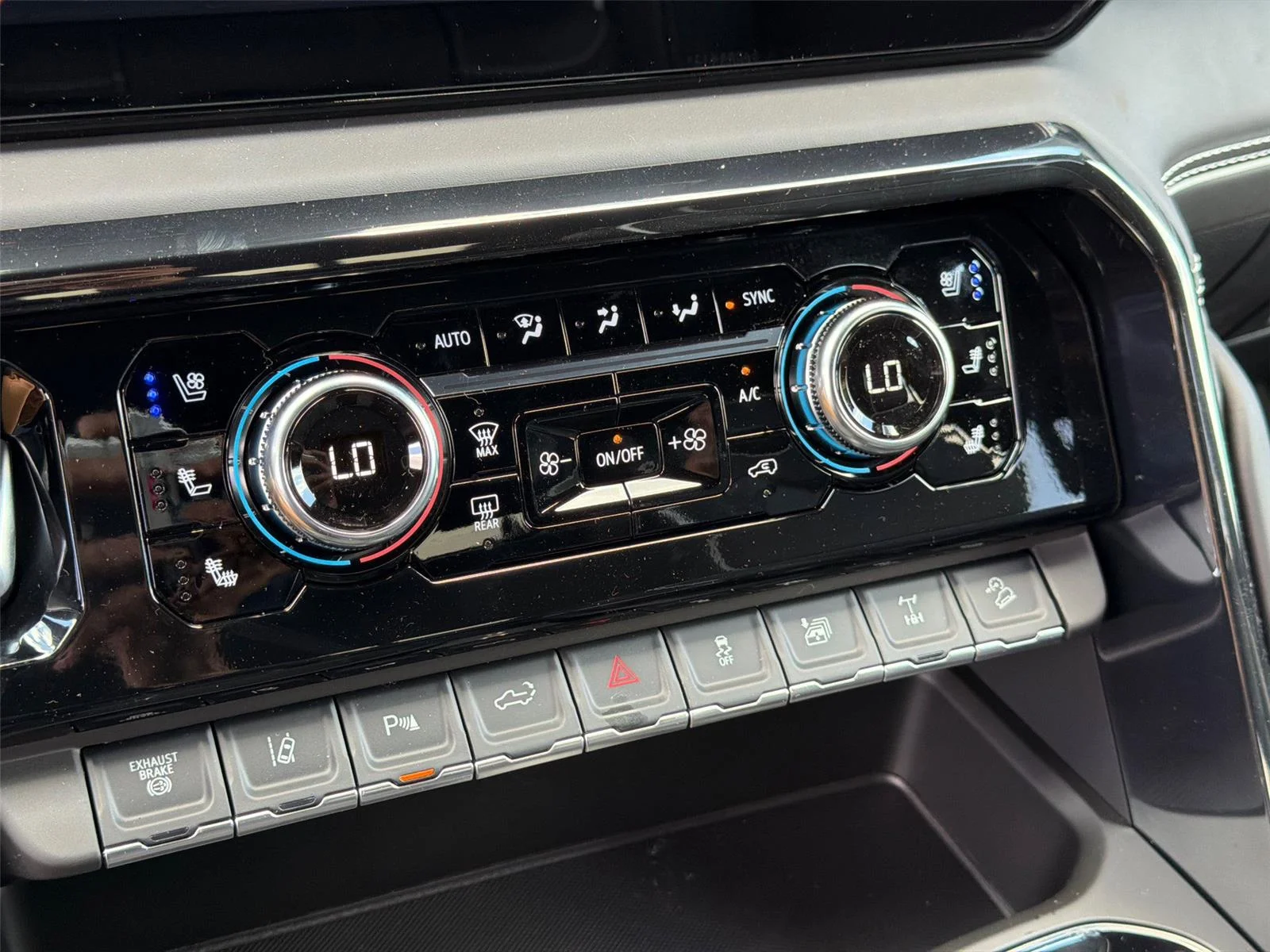2026 GMC Sierra 2500HD AT4X - Photo 22