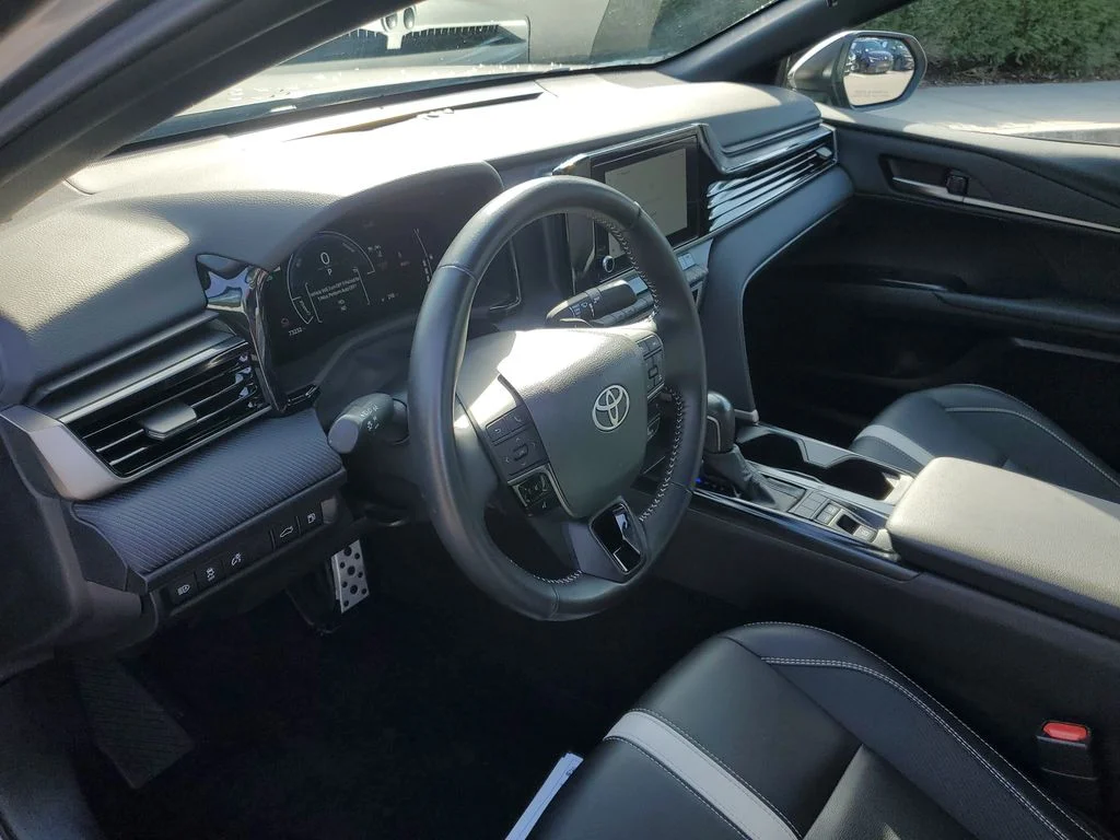 Used 2025  Toyota SE image 12