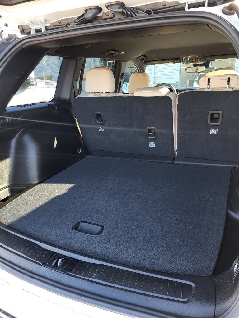 Used 2023 White Jeep Limited image 6