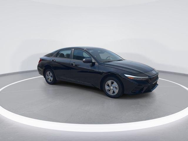 New 2026 Black Hyundai SE image 2