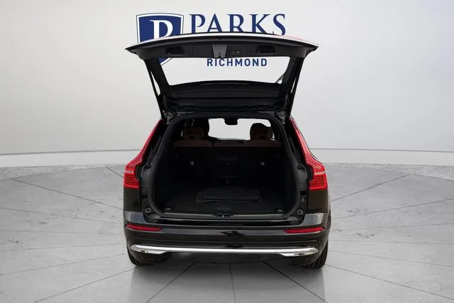 Used 2023  Volvo Plus Bright Theme image 19
