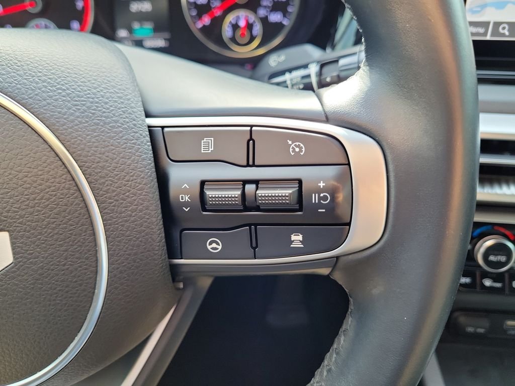 Used 2024 White Kia GT-Line image 26