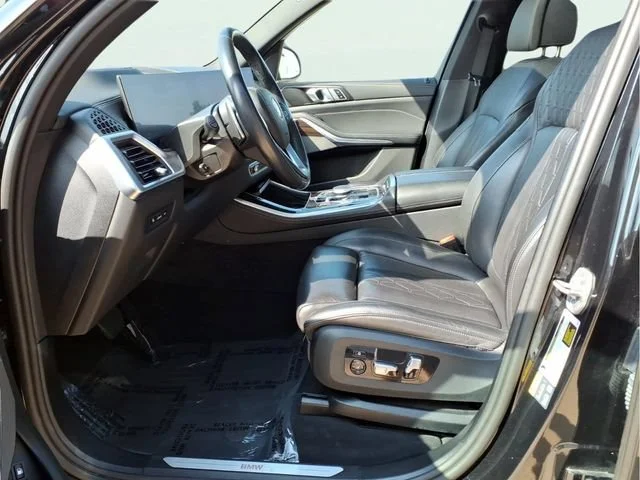 Used 2025  BMW xDrive50e image 20