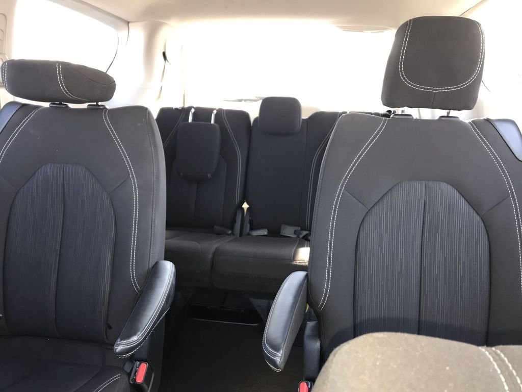 Used 2024 Silver Chrysler LX image 21