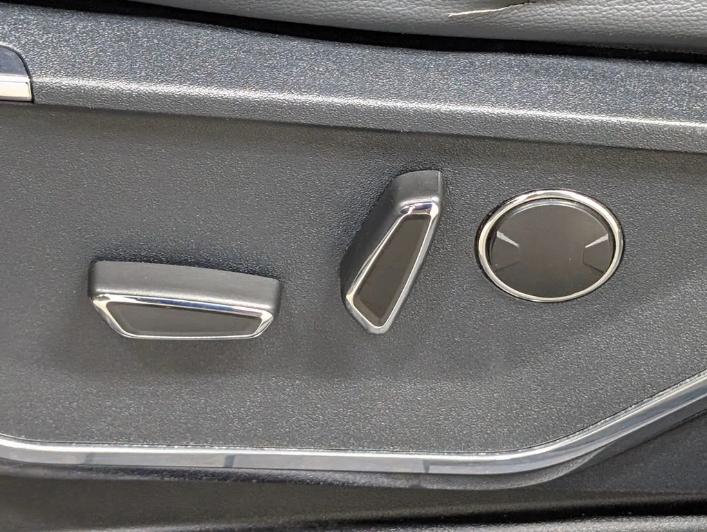 Certified Used 2021 Iconic Silver Metallic Ford Lariat image 17