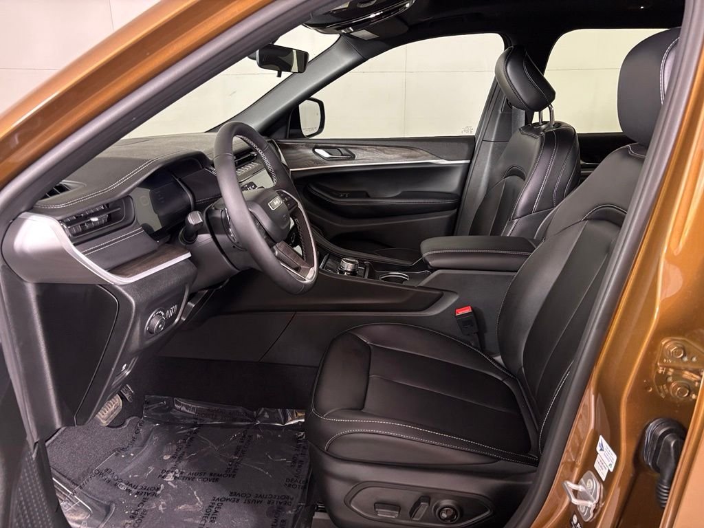 New 2026 Copper Shino Metallic Clear-Coat Exterior Paint Jeep Limited image 16