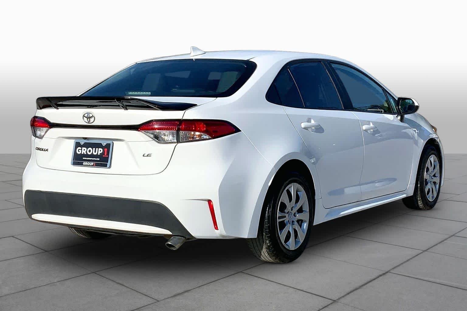 Used 2022 White Toyota LE image 13