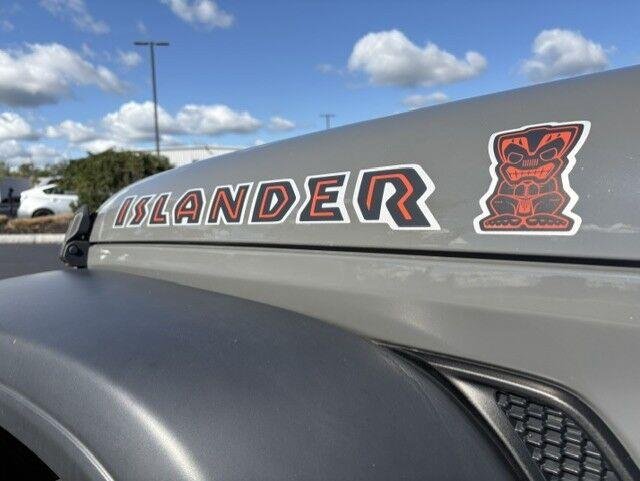 Used 2021 Sting-Gray Clearcoat Jeep Islander image 17
