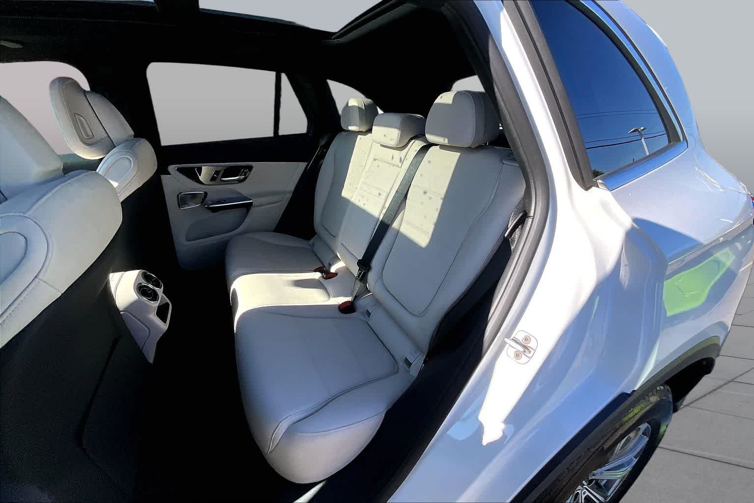 New 2026 Polar White Mercedes-Benz GLC 300 image 20
