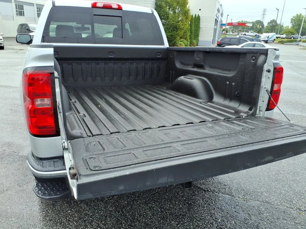 Used 2015 Silver Chevrolet LT image 31