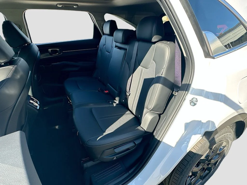 New 2026 Glacial White Kia S image 24