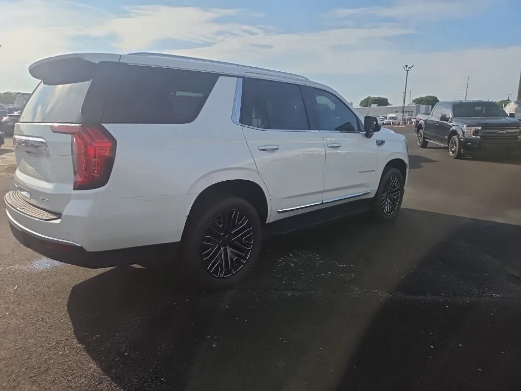 Used 2022 White GMC SLT image 8