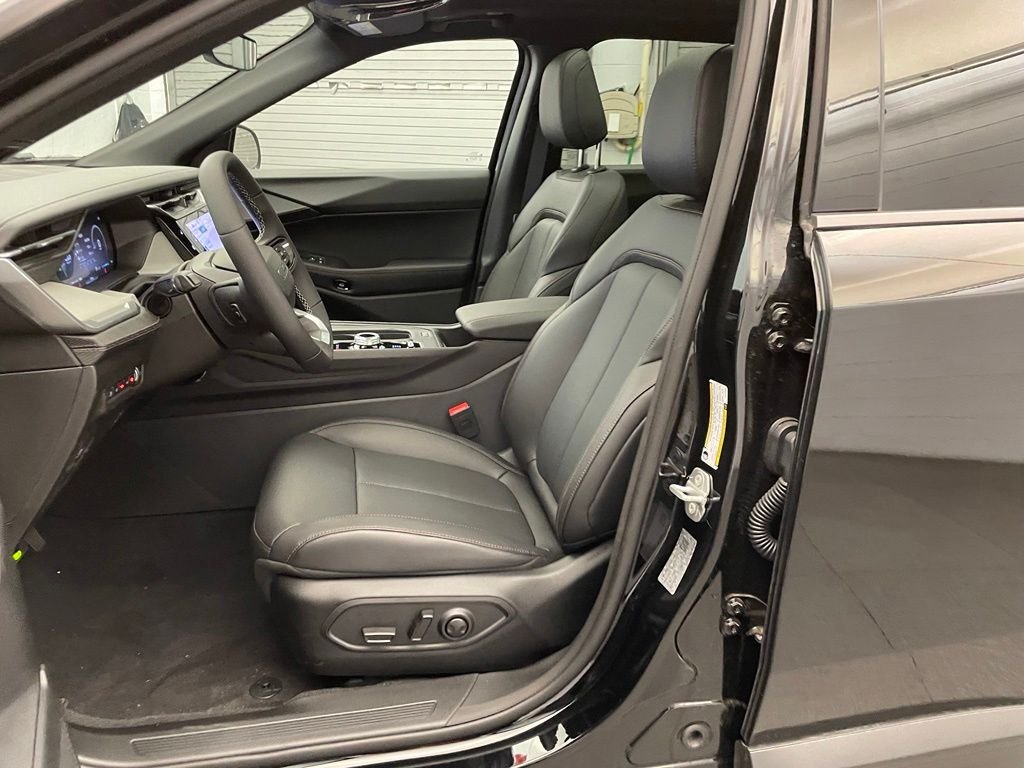 New 2026 Diamond Black Crystal Pearl-Coat Exterior Paint Jeep Limited image 17