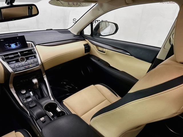 Used 2017  Lexus 200t image 22