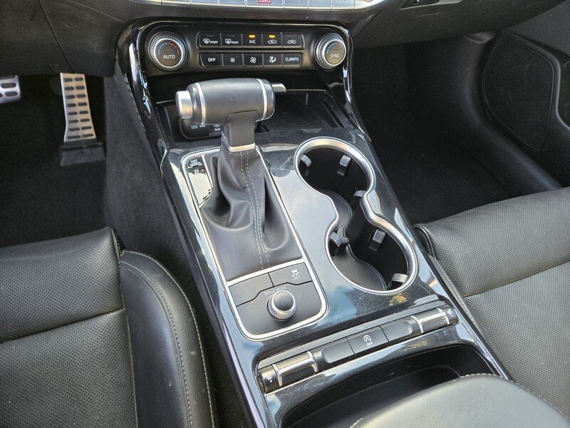 Used 2020 White Kia GT-Line image 23