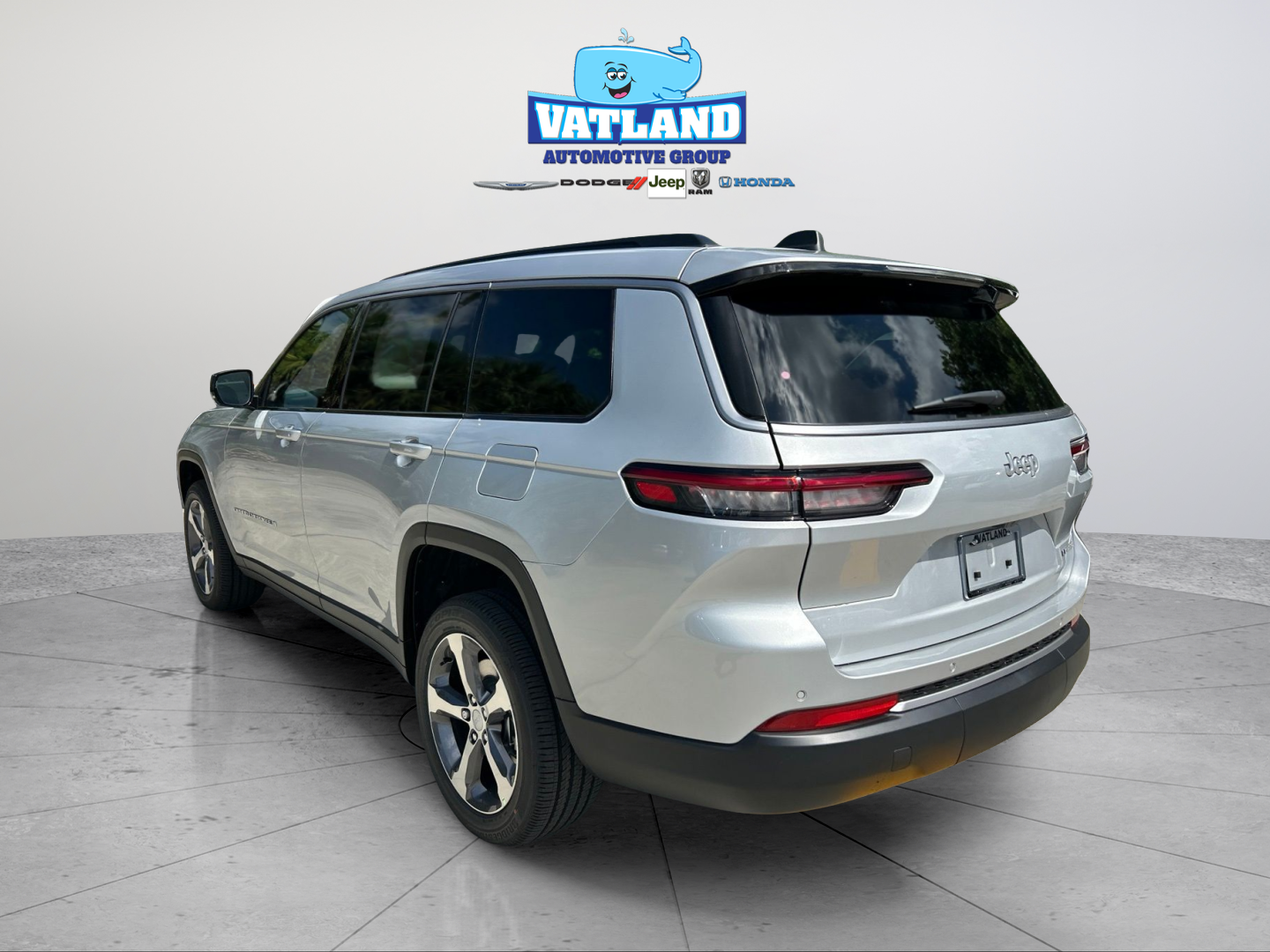 New 2026 Silver Zynith Exterior Paint Jeep Limited image 3