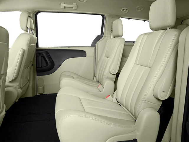 Used 2014 True Blue Pearlcoat Chrysler Touring image 15