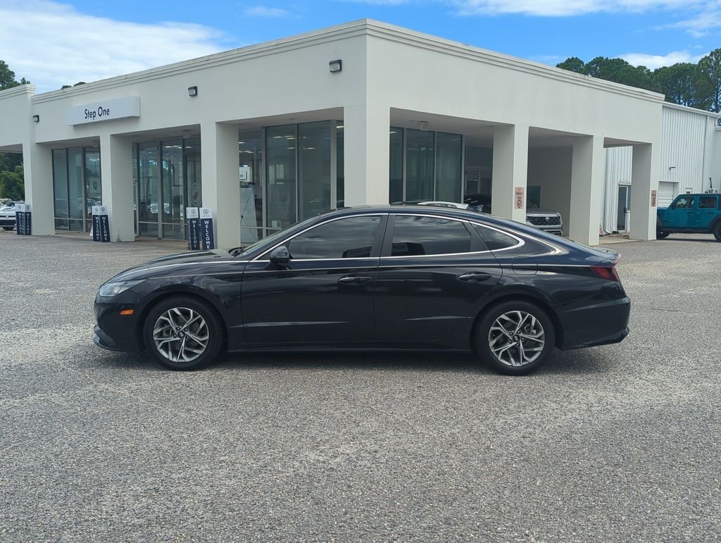 Used 2023 Blue Hyundai SEL image 4