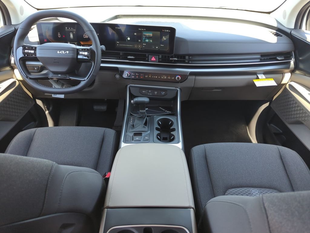 New 2027 Snow White Pearl Kia LX image 15