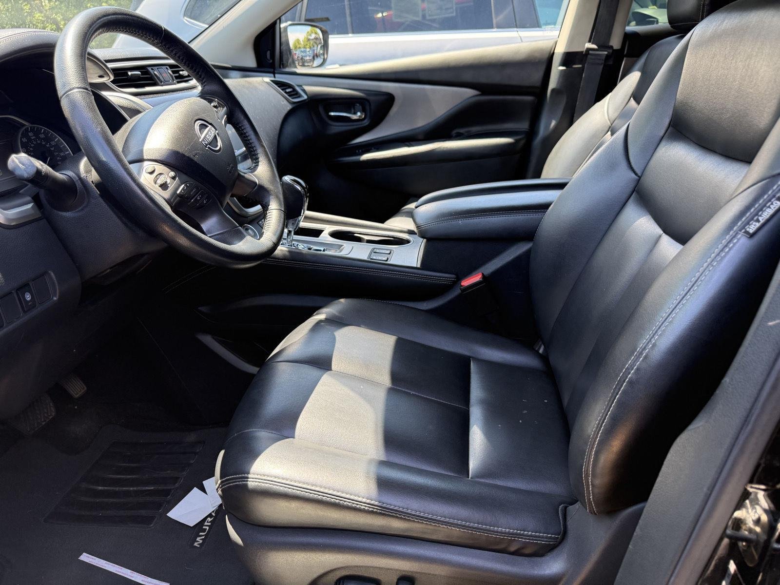 Used 2023  Nissan  image 4