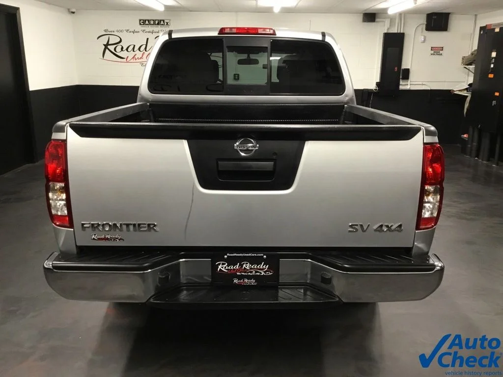 Used 2015 Silver Nissan SV image 4