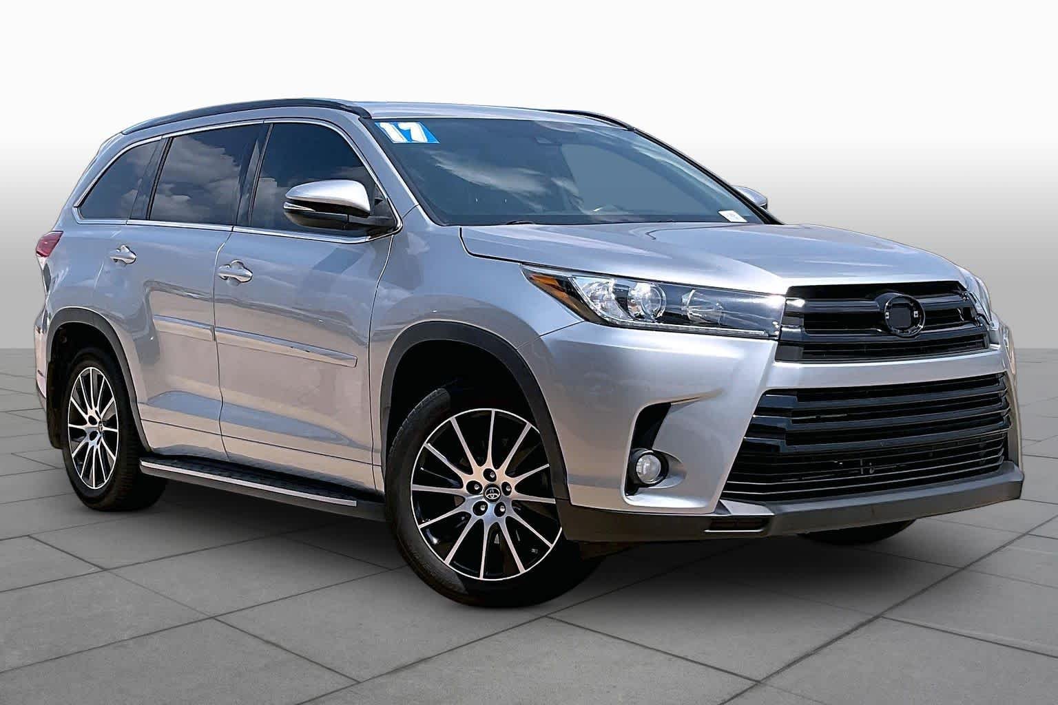 Used 2017 Celestial Silver Metallic Toyota SE image 3