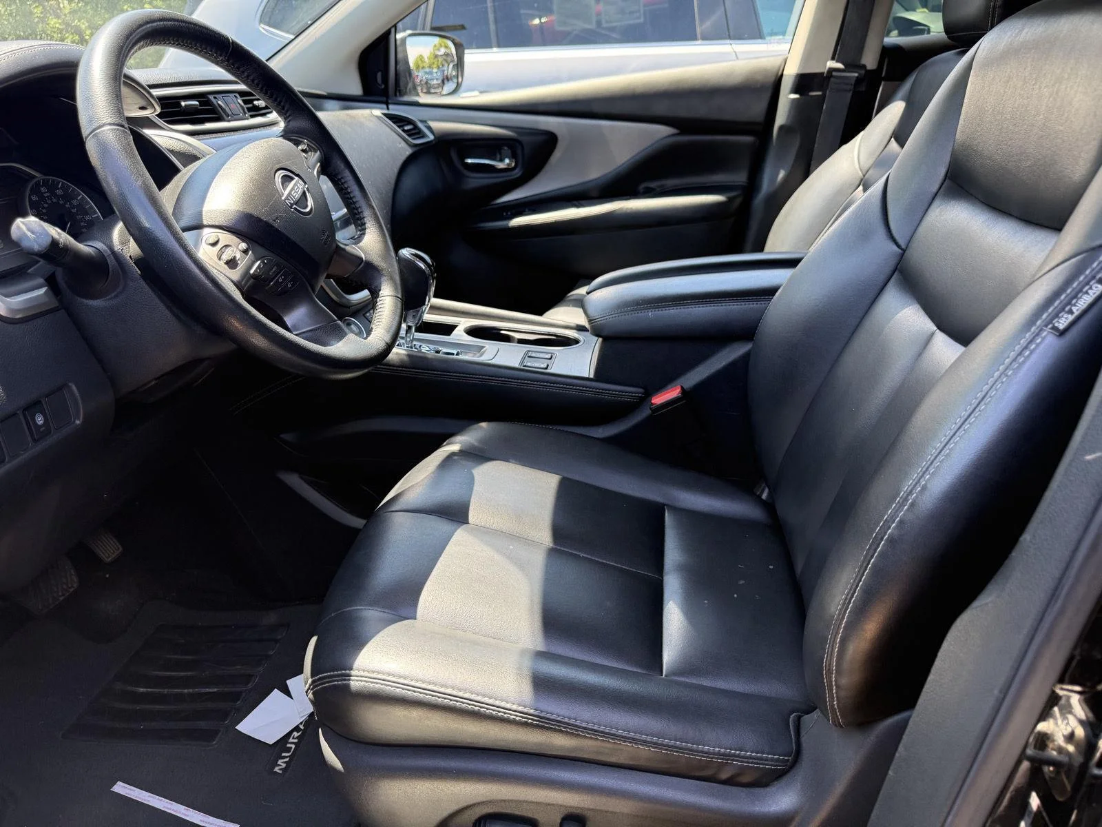 Used 2023  Nissan  image 4