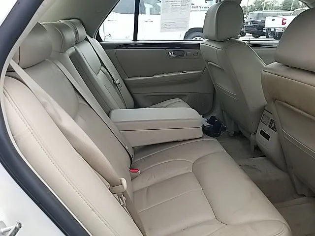 Used 2006 White Cadillac Base image 32