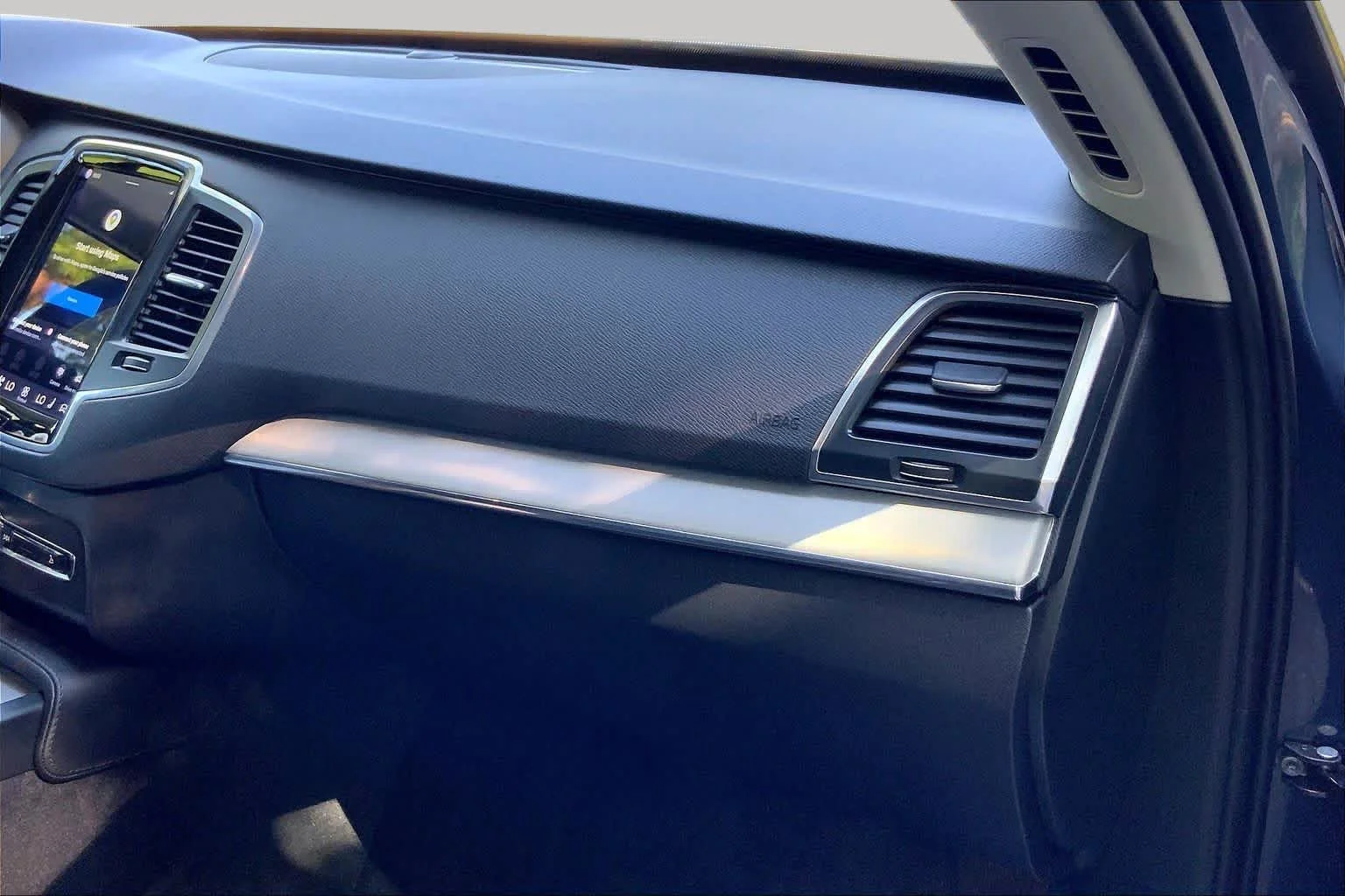 Used 2024 Denim Blue Metallic Volvo Core Bright Theme image 18