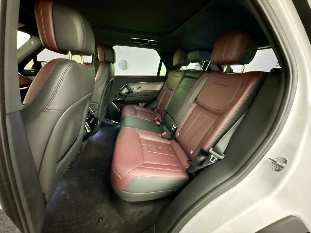Used 2025 White Land Rover Dynamic SE image 25