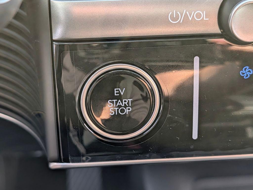 New 2026 White Hyundai SE image 27