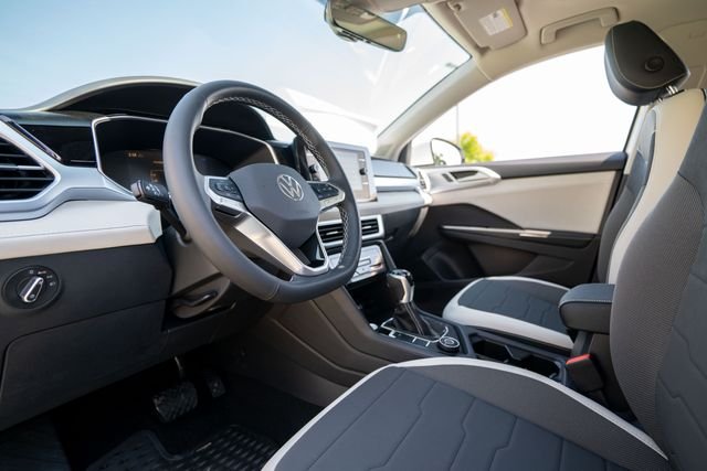 2025 Volkswagen Taos SE - Photo 12