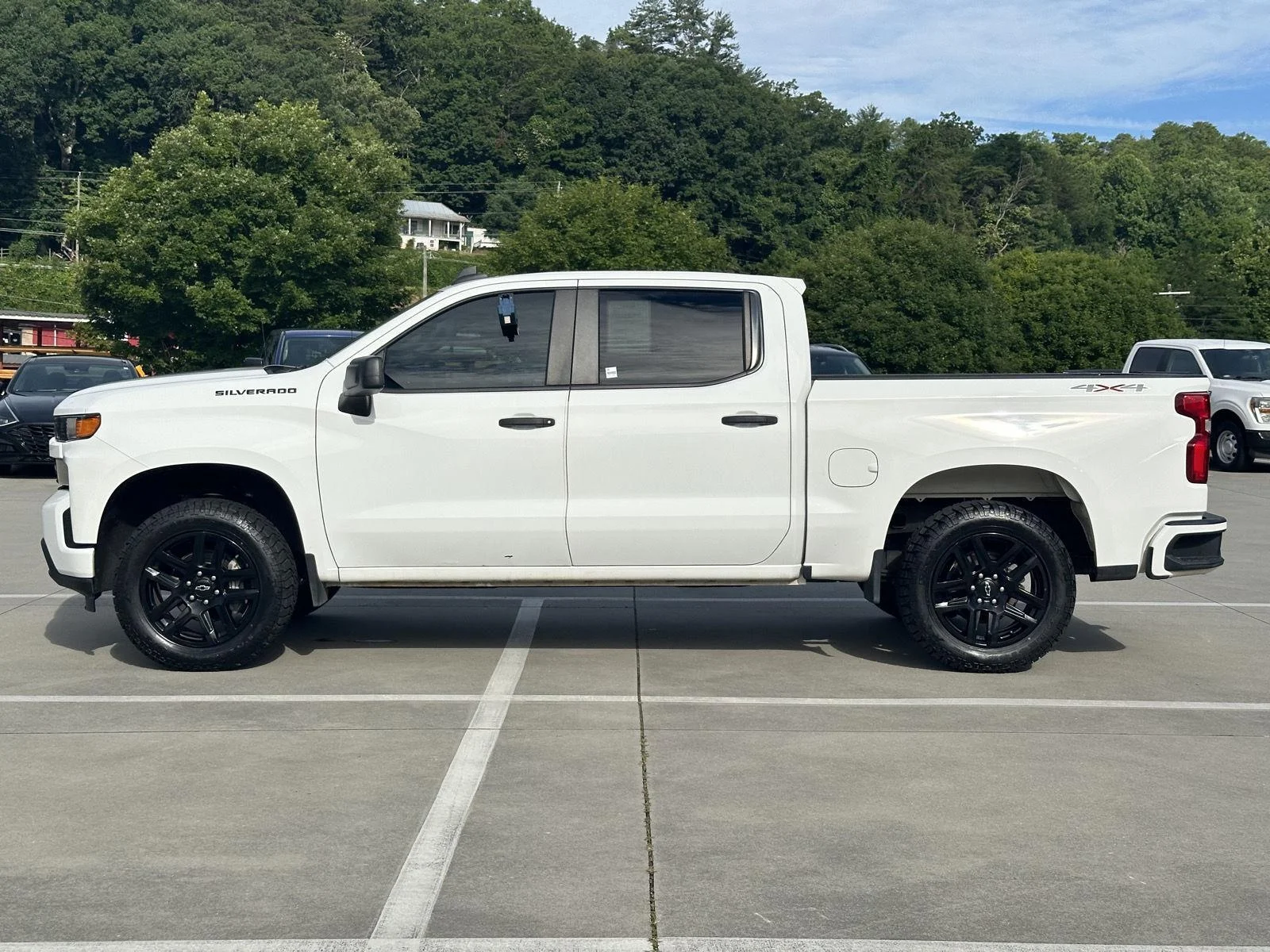 Used 2022 Summit White Chevrolet Custom image 4