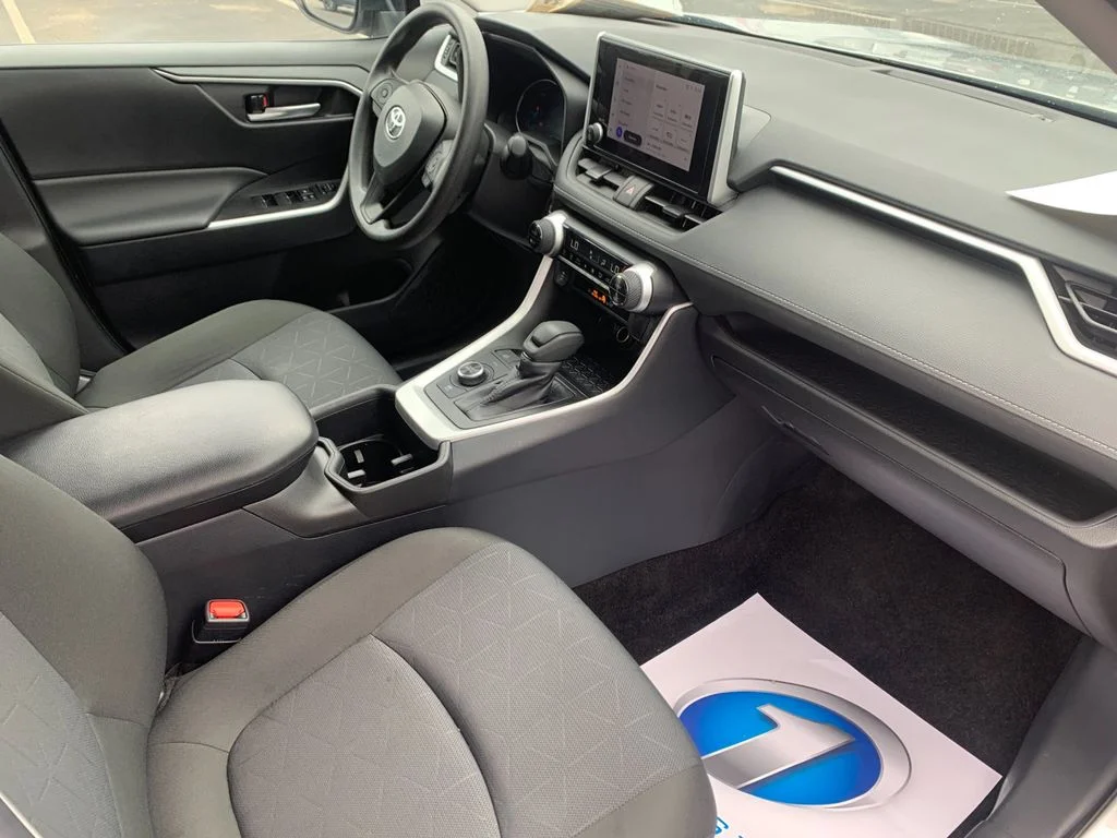 Used 2025 Silver Toyota XLE image 18