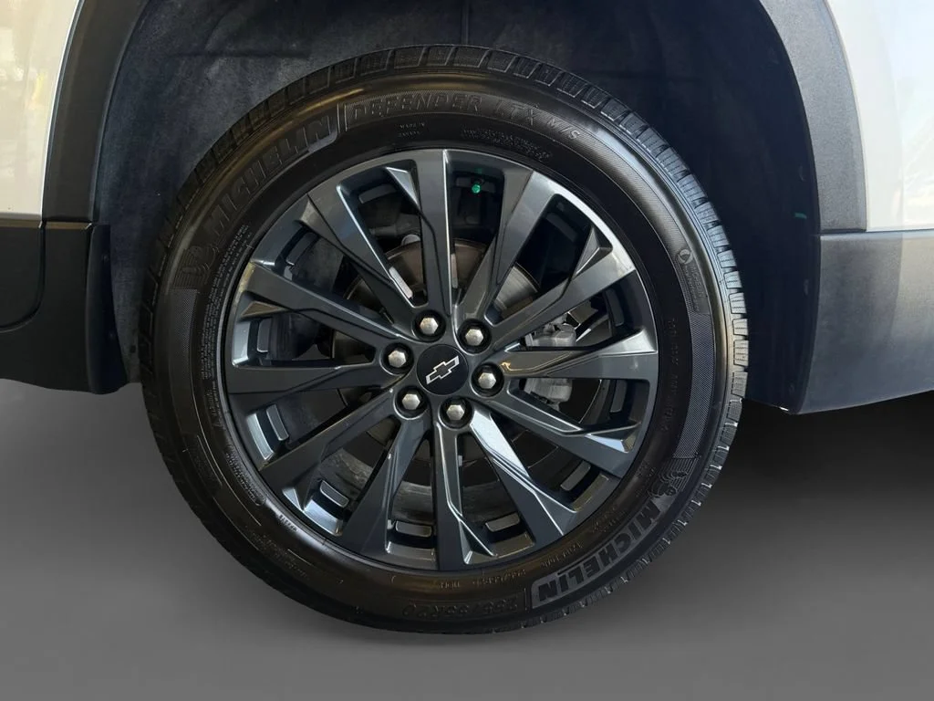 Used 2022 SILVER ICE METALLIC Chevrolet RS image 17