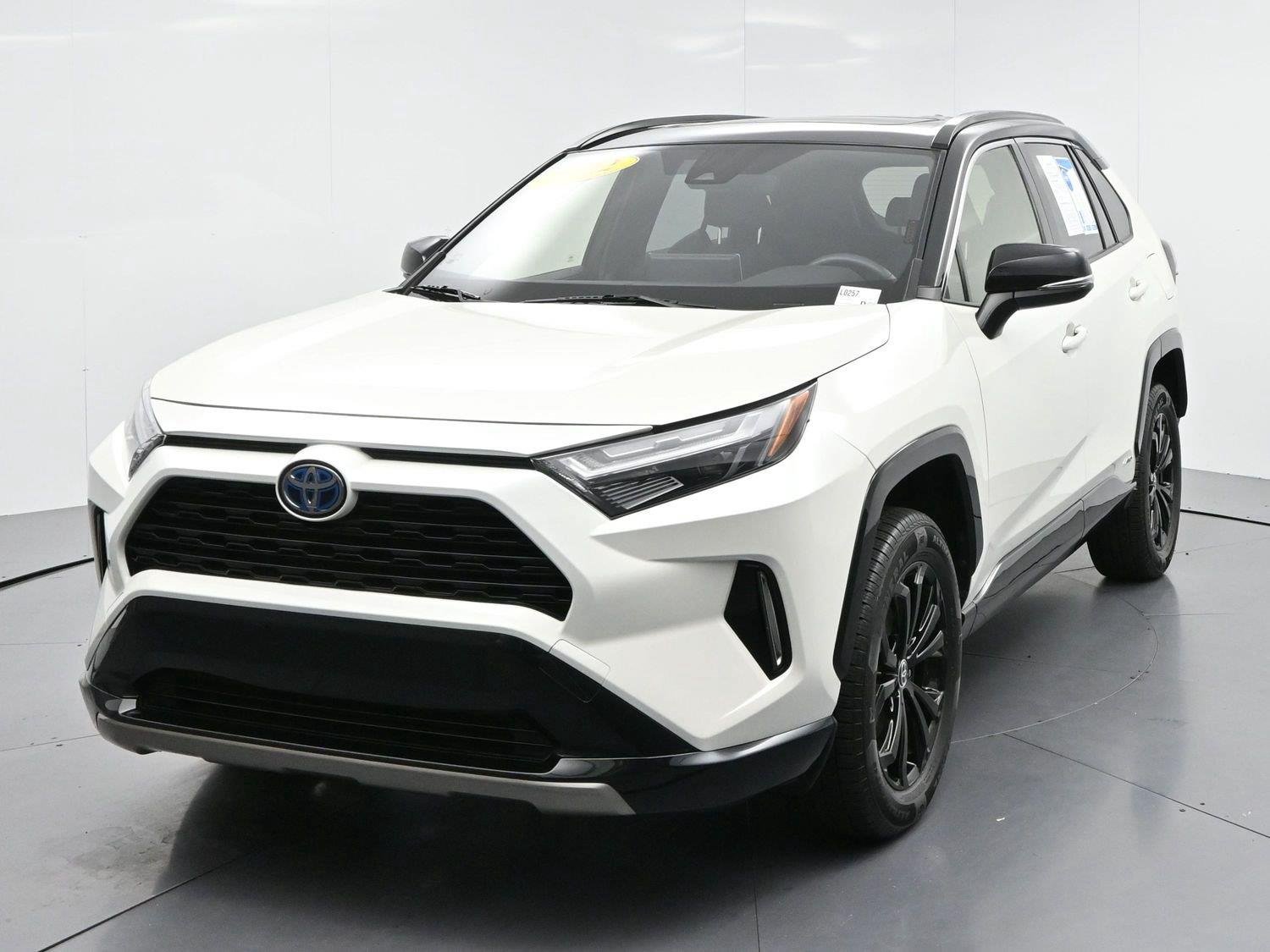 Used 2022  Toyota Hybrid XSE image 3