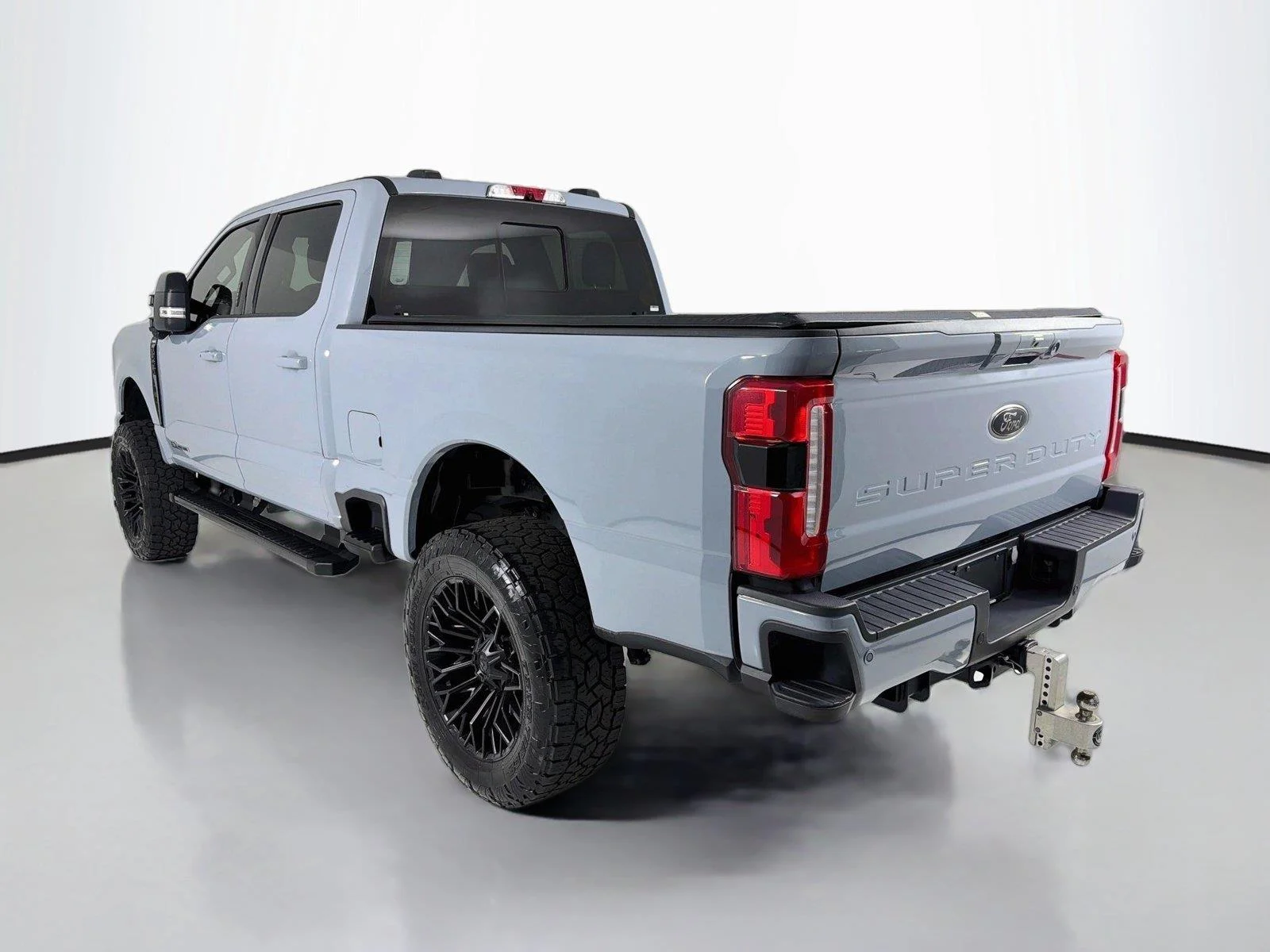 Used 2024 Glacier Gray Metallic Tri-Coat Ford LARIAT image 3