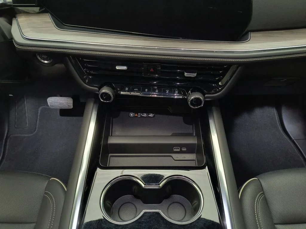 Used 2025 Dark Ash Metallic Chevrolet Premier image 28