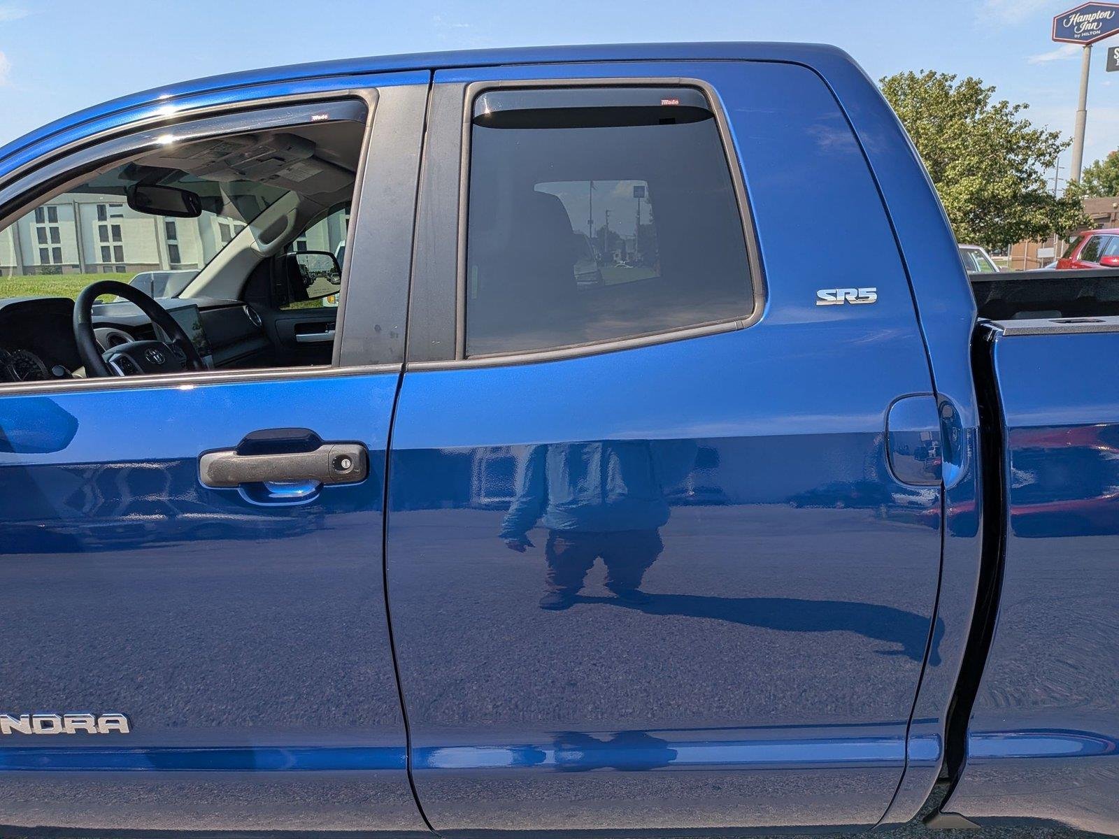 Used 2015 Blue Ribbon Metallic Toyota SR5 image 27