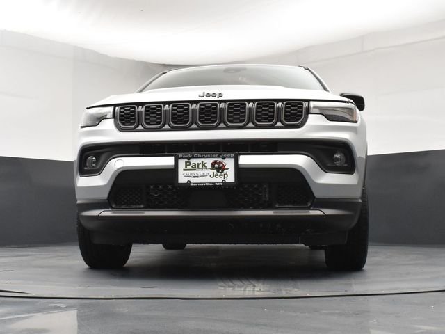 New 2026 Silver Zynith Metallic Clearcoat Jeep Latitude image 19