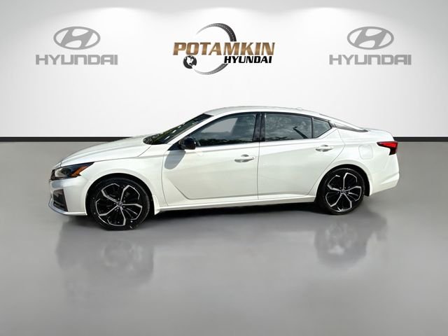 Used 2024 White Nissan 2.5 SR image 8