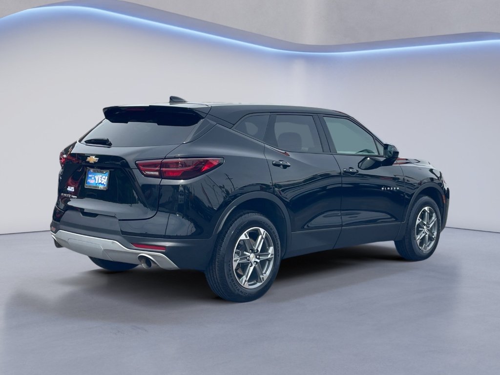 Used 2025 Black Chevrolet LT image 17